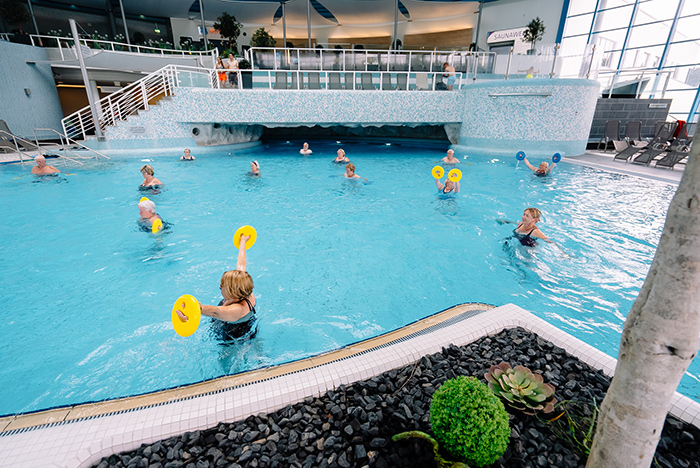 Kursmitglieder im Erlebnisbecken