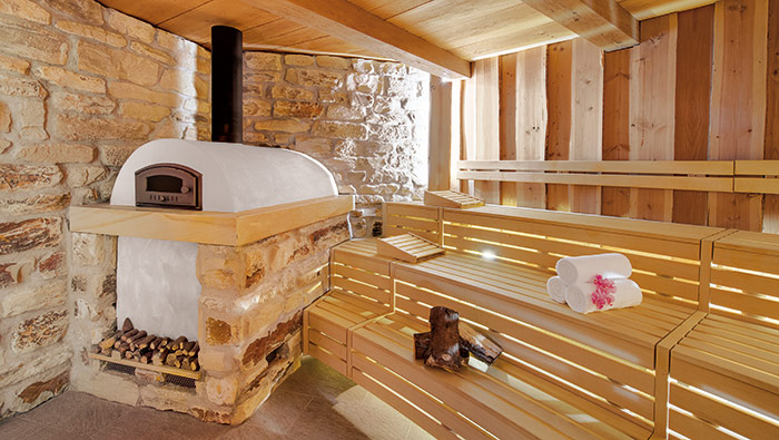 Blick in die Brotsauna mit Ofen