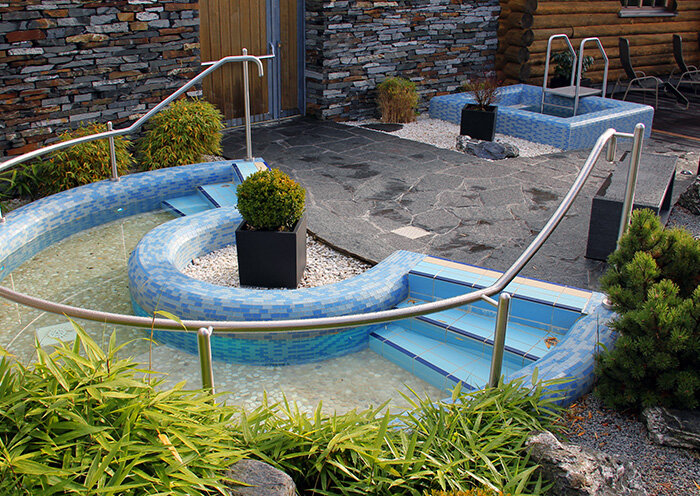 Kneippgang im Saunagarten des H2Oberhof