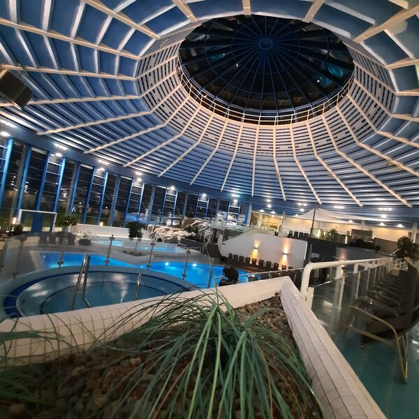 Sternenhimmmel im Schwimmbad, Nachtbaden, Nacktbaden