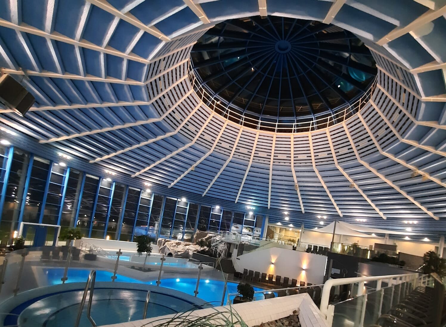 Sternenhimmmel im Schwimmbad, Nachtbaden, Nacktbaden